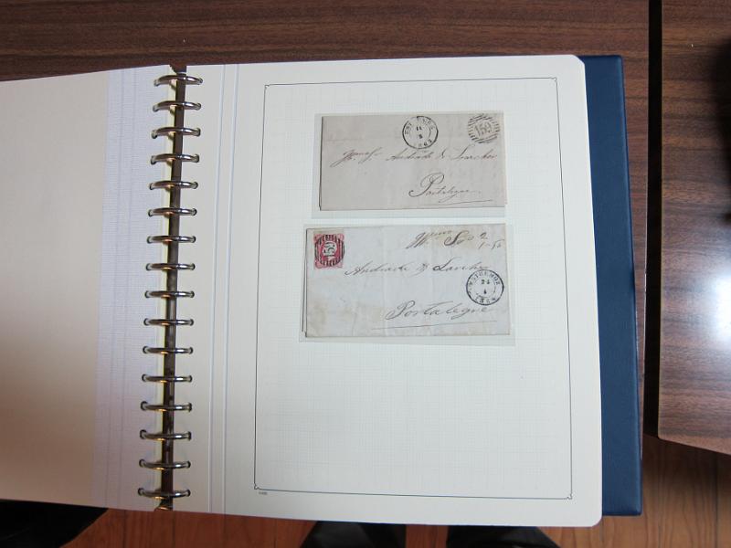 0019 (87).JPG -     Lote:    19      Marcofilia      Lotes Especiais       Descrição:         Portugal. Colecção especializada de carimbos de duplo círculo, tipo 1852, montada em 4 álbuns Lindner, com selos de diversas emissões e cartas, com estudo minucioso de cada marca. Lote a ver.         Lote       Valor Base:     &euro; 2.500,00     Valor Venda:     Retirado     